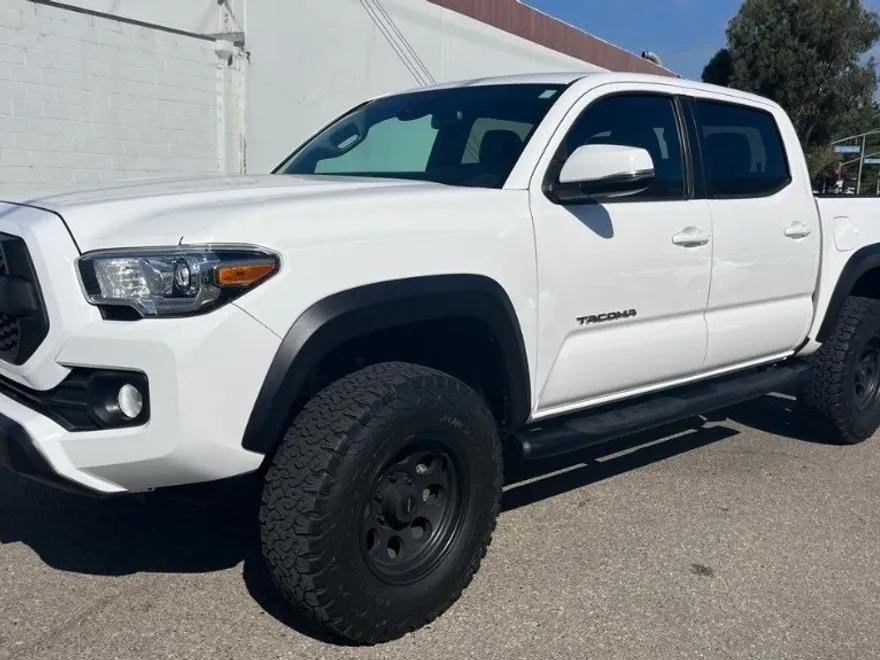 2021 Toyota Tacoma TRD Off-Road photo 1