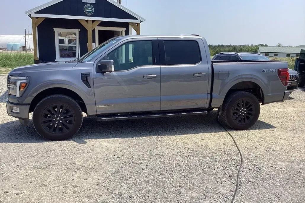 2024 Ford F-150 Lariat photo 1