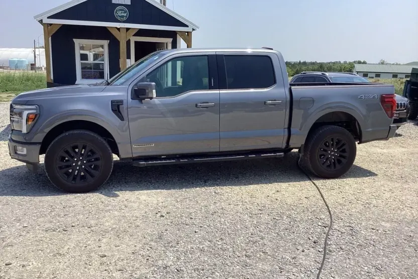 2024 Ford F-150 Lariat photo 1
