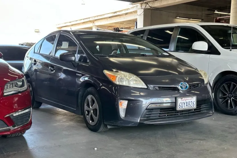 2012 Toyota Prius Three photo 1