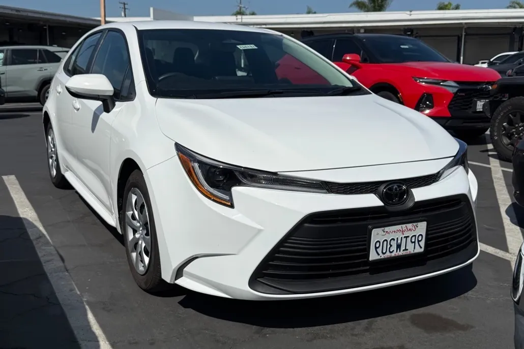 2024 Toyota Corolla LE photo 1