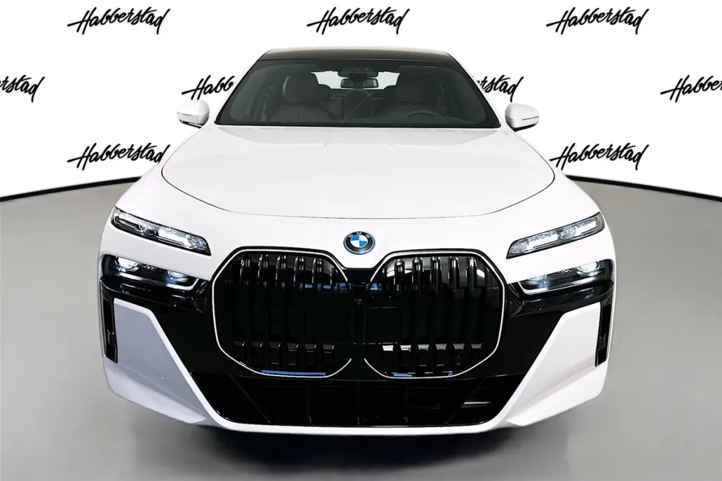 2026 Bmw 750e photo 1