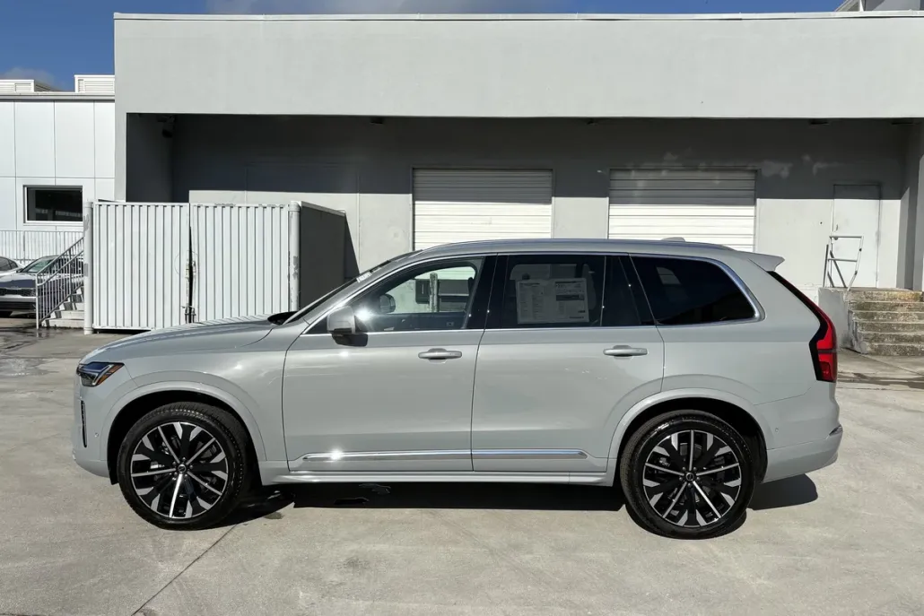 2026 Volvo XC90 Plus photo 1