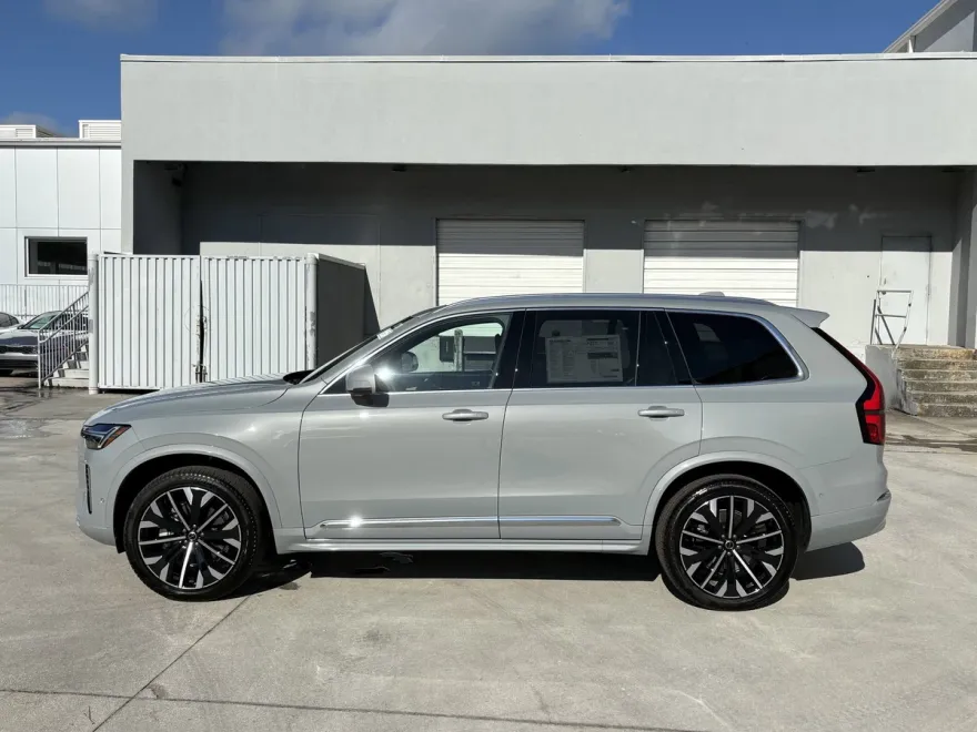 2026 Volvo XC90 Plus photo 1
