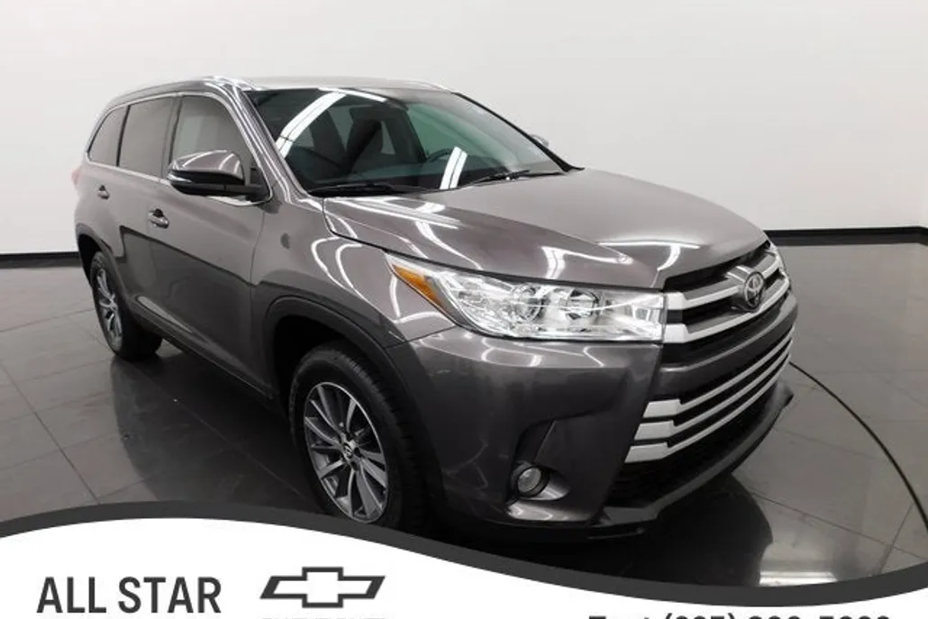 2019 Toyota Highlander SE photo 1