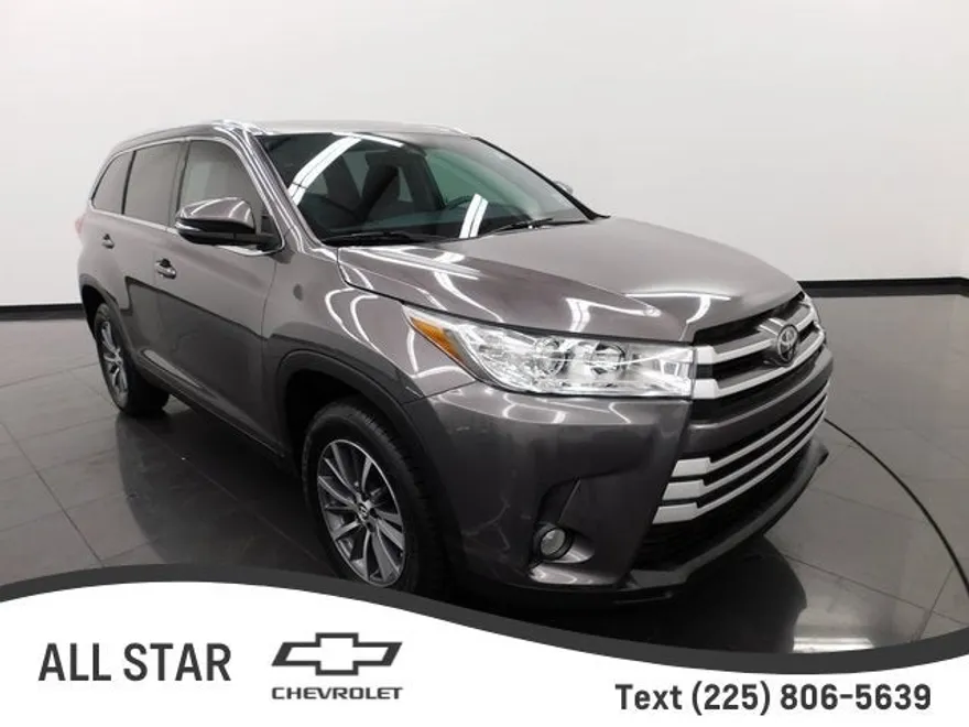 2019 Toyota Highlander SE photo 1