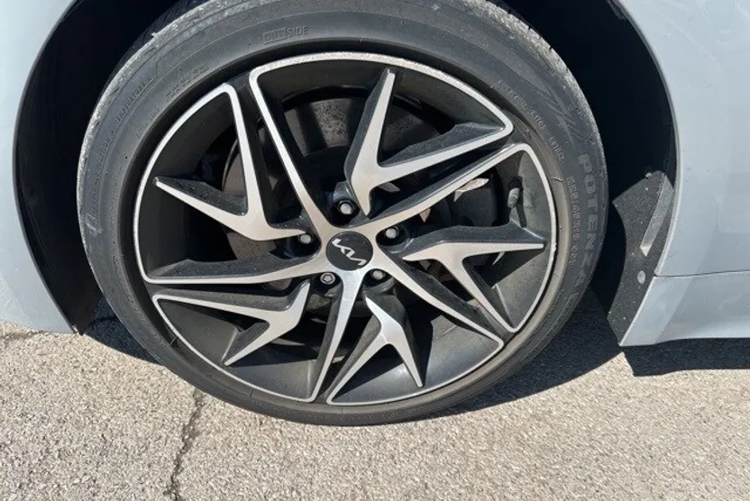 2023 Kia Stinger GT-Line photo 1