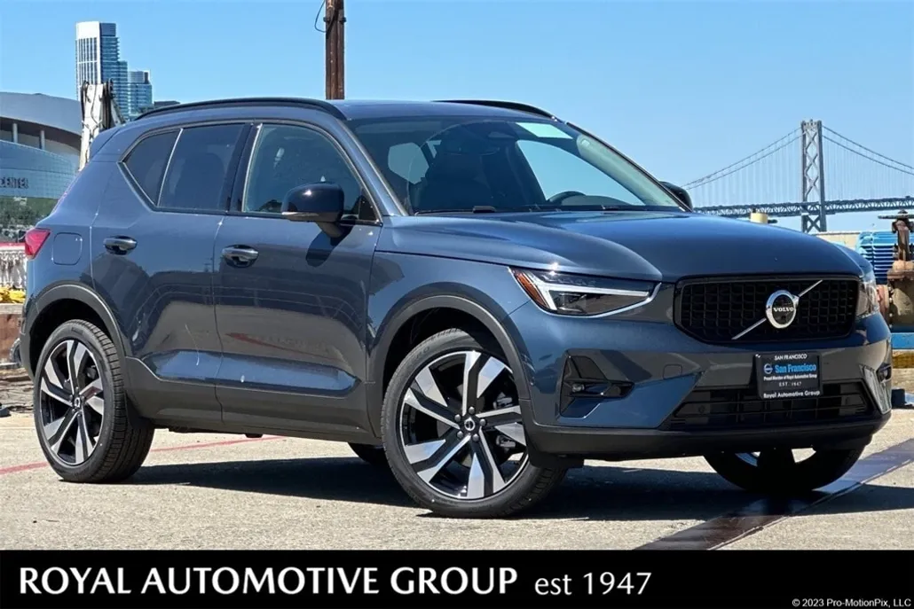 2026 Volvo XC40 photo 1