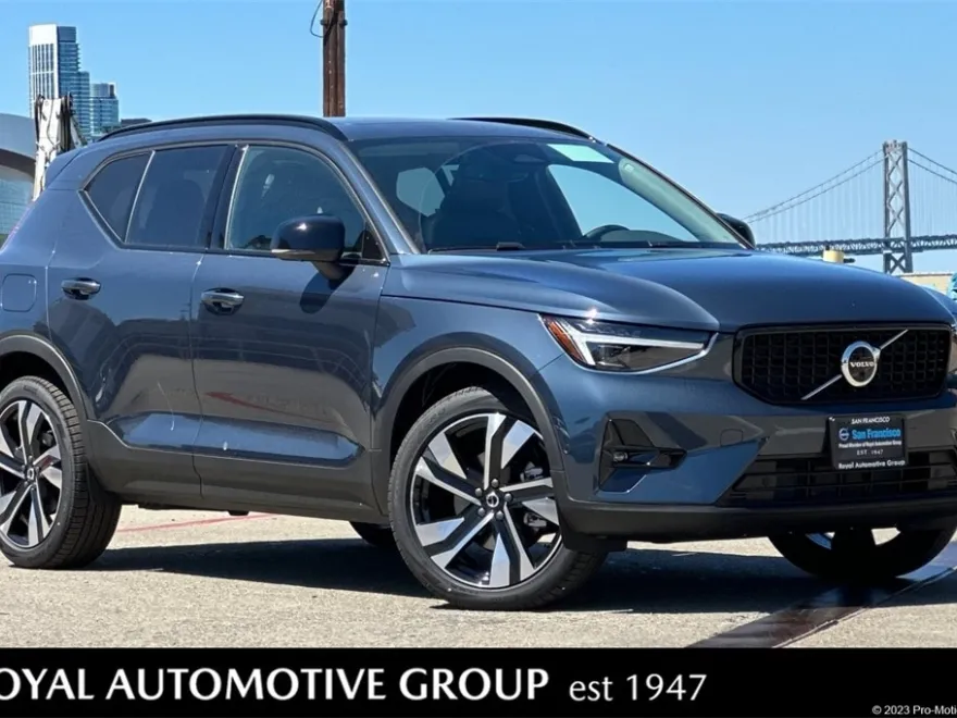 2026 Volvo XC40 photo 1