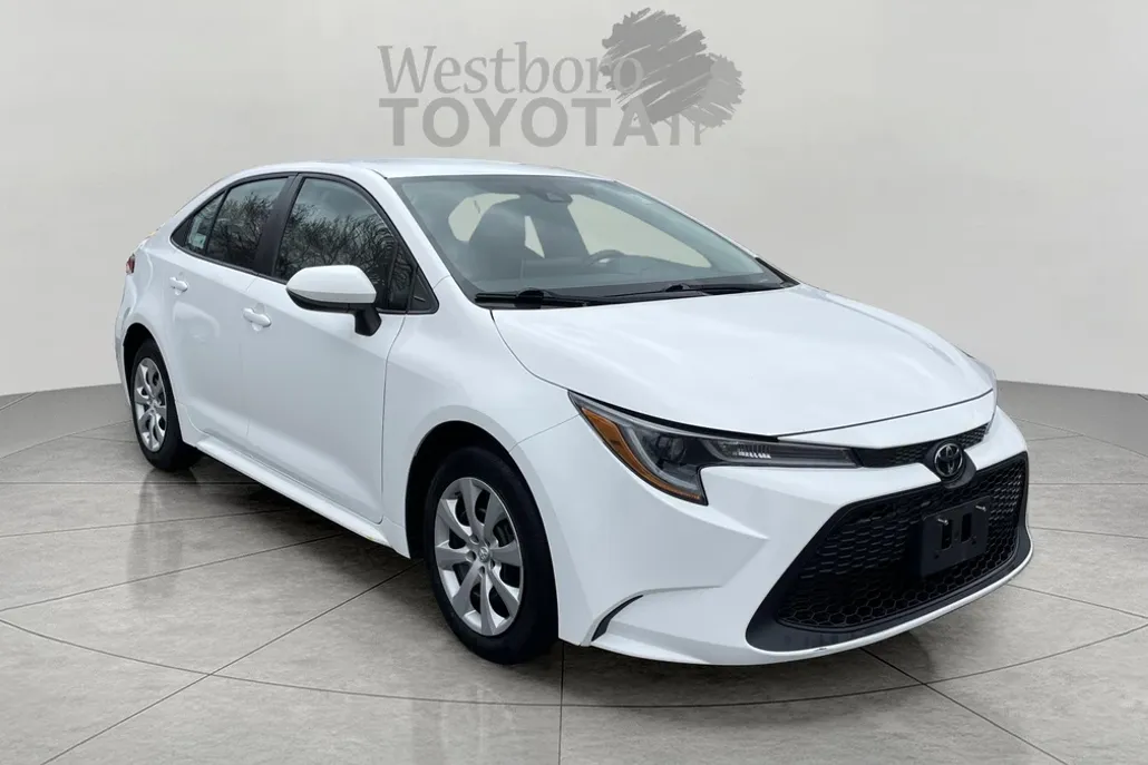 2021 Toyota Corolla LE photo 1