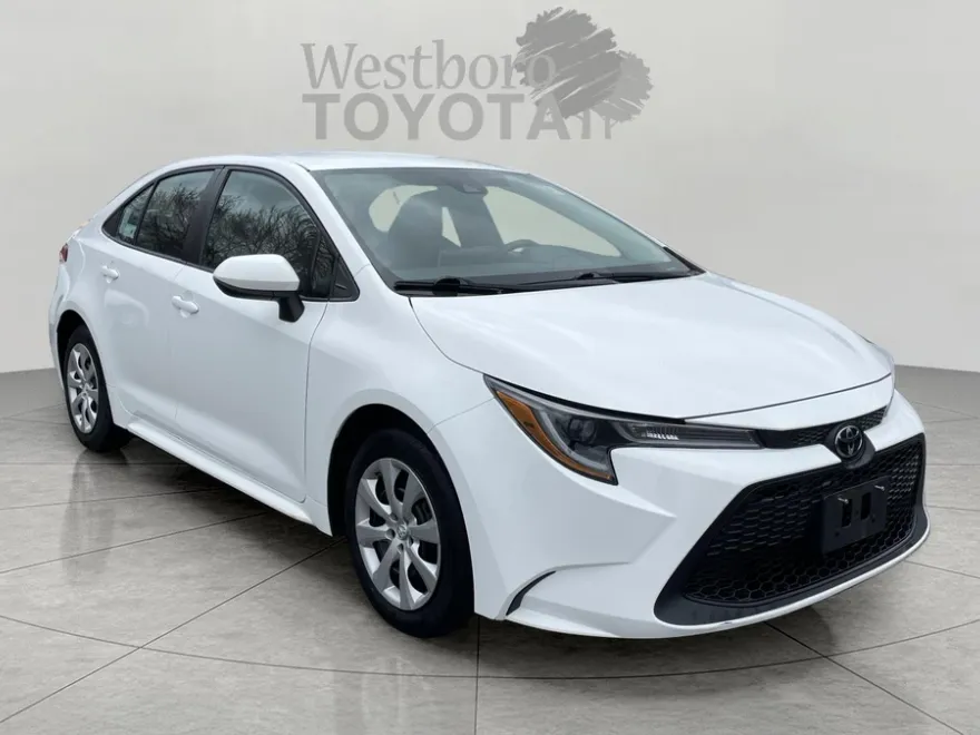 2021 Toyota Corolla LE photo 1