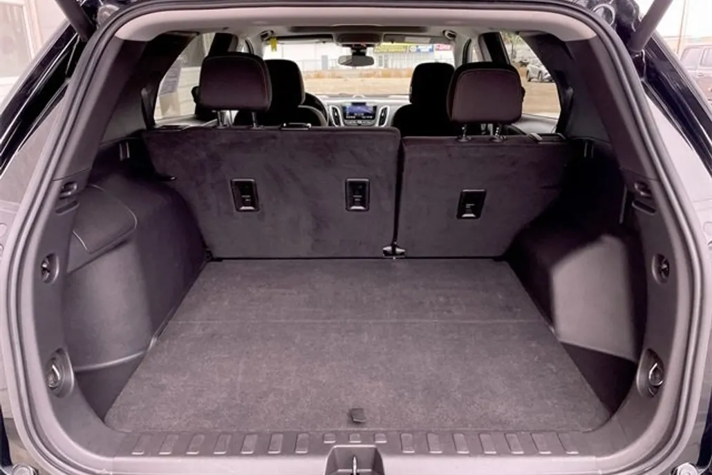 2024 Chevrolet Equinox LT photo 1