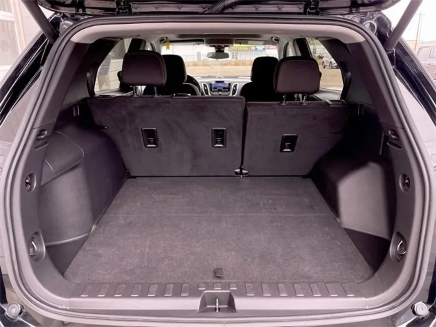 2024 Chevrolet Equinox LT photo 1