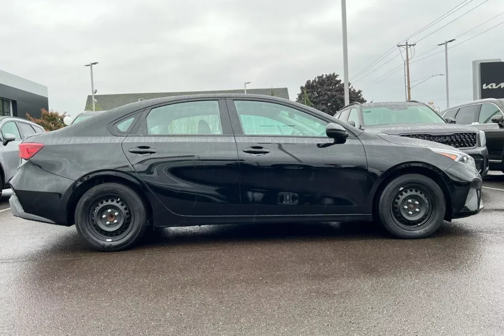 2023 Kia Forte LX photo 1
