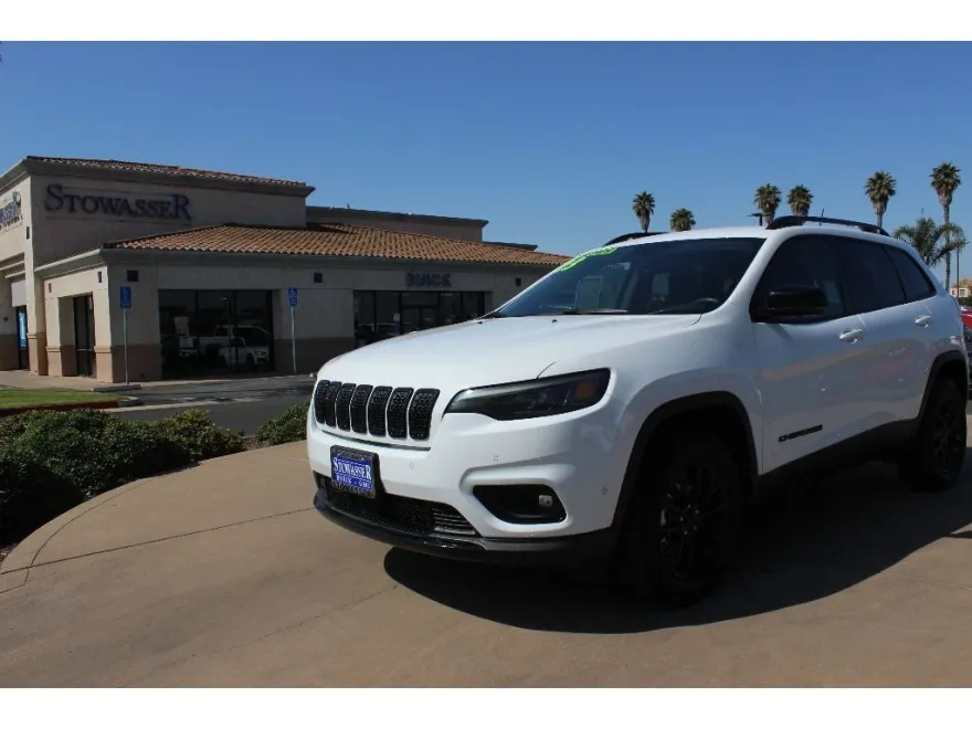 2023 Jeep Cherokee Altitude Lux photo 1