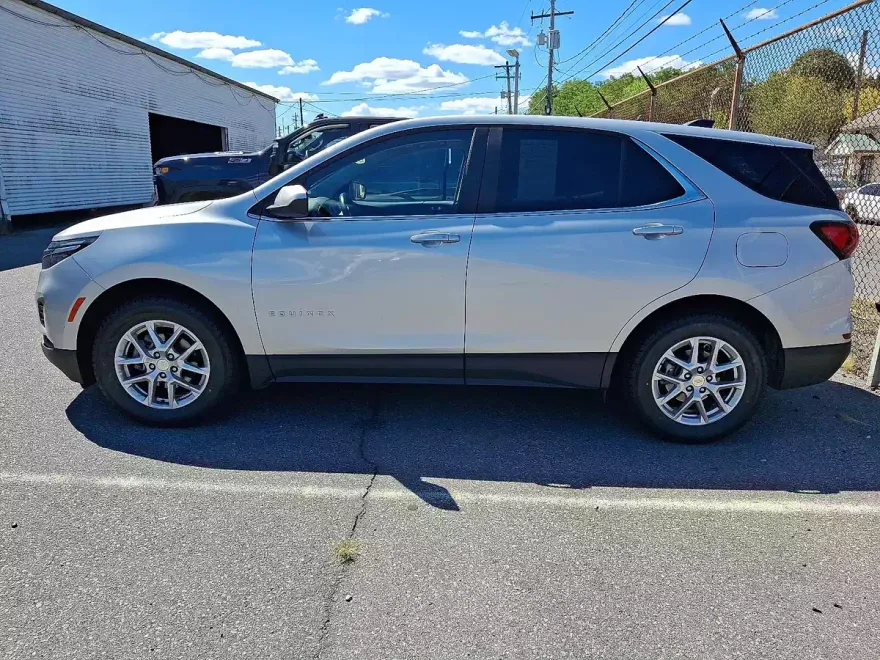 2022 Chevrolet Equinox LT photo 1