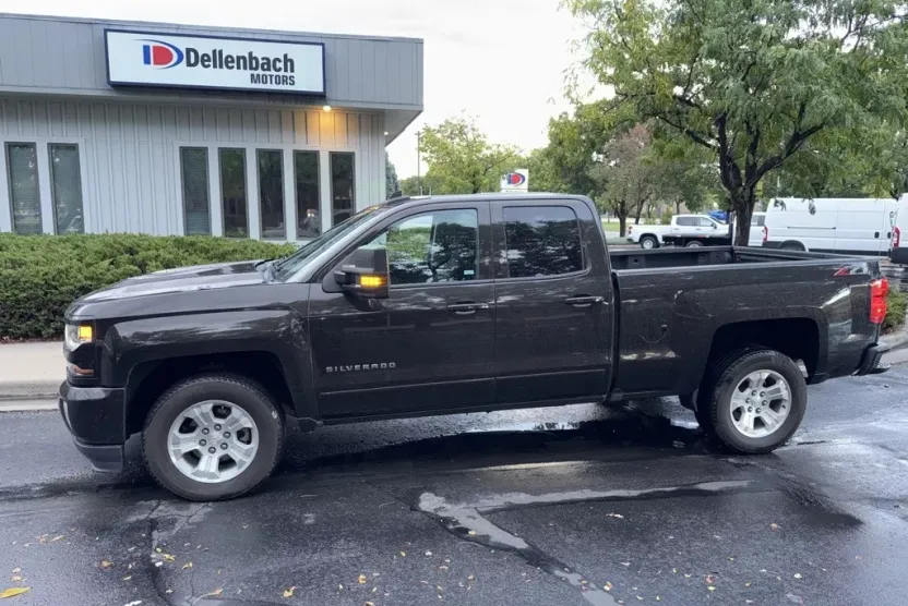 2018 Chevrolet Silverado 1500 LT photo 1