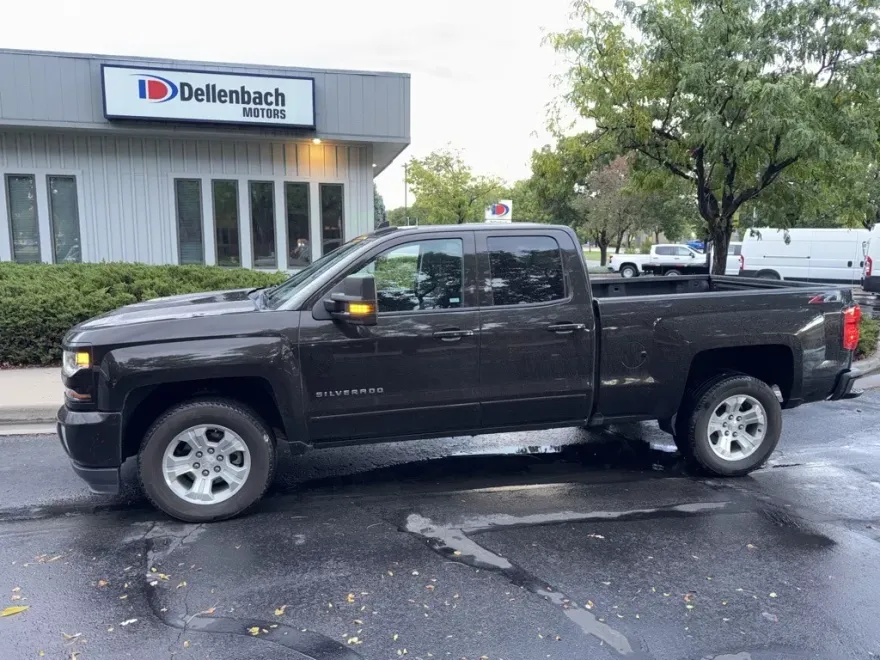 2018 Chevrolet Silverado 1500 LT photo 1