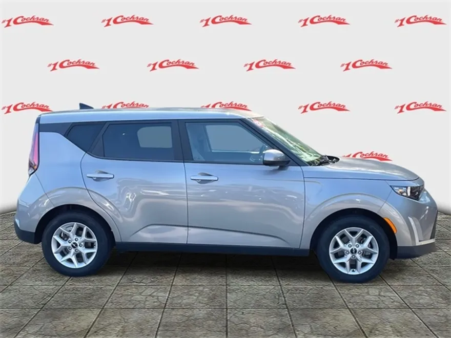 2023 Kia Soul LX photo 1