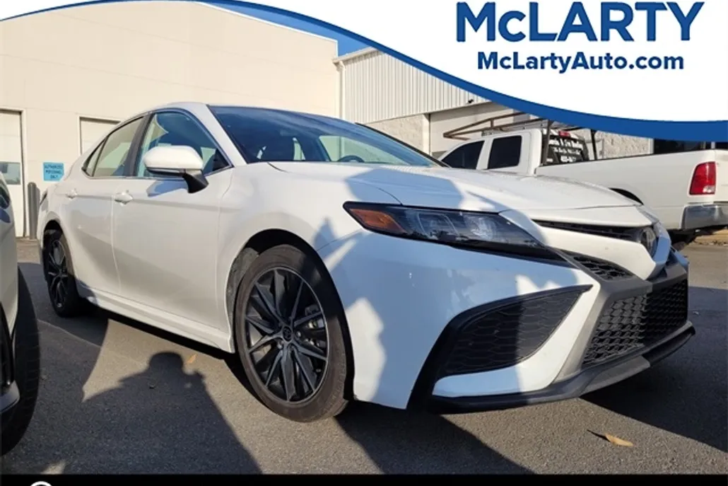 2023 Toyota Camry SE photo 1