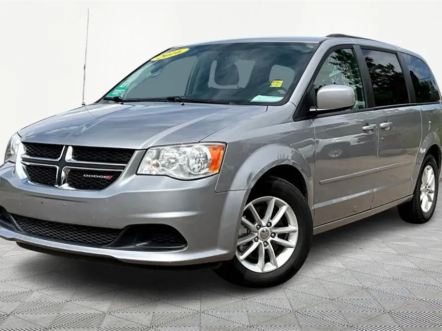 2016 Dodge Grand Caravan SXT photo 1