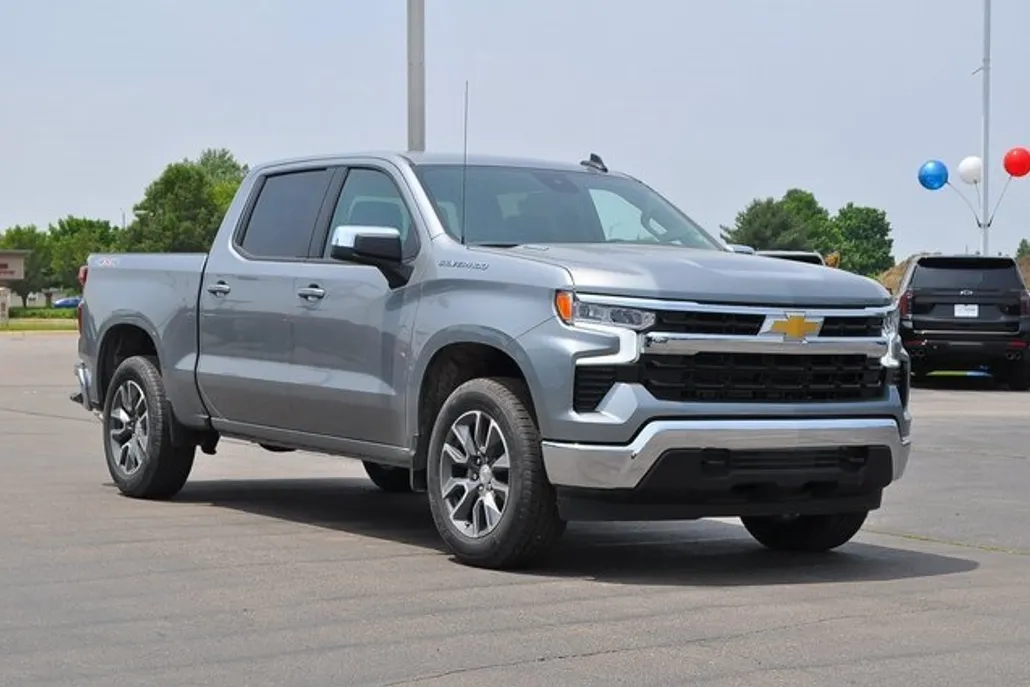 2025 Chevrolet Silverado 1500 LT photo 1