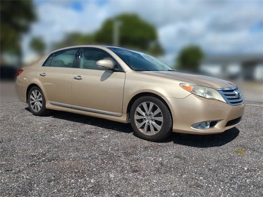 2011 Toyota Avalon Limited photo 1