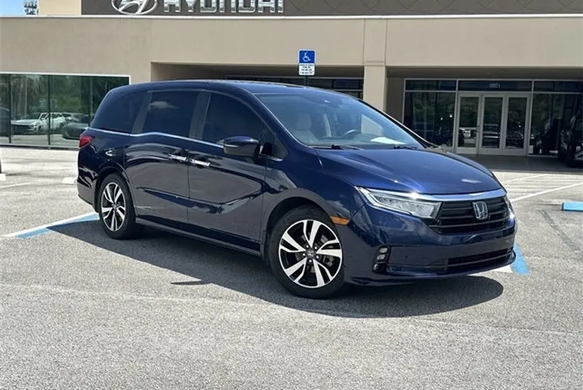 2022 Honda Odyssey Touring photo 1