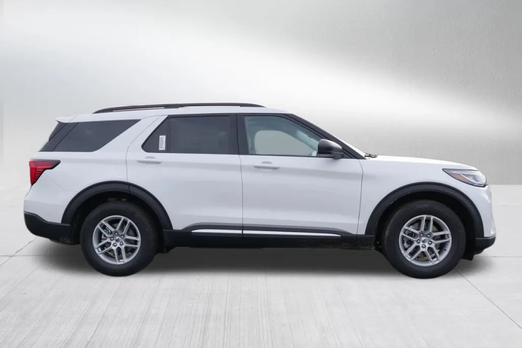 2025 Ford Explorer photo 1