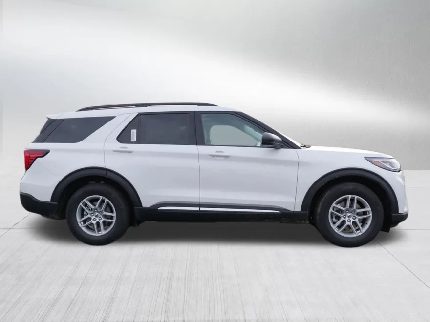 2025 Ford Explorer photo 1
