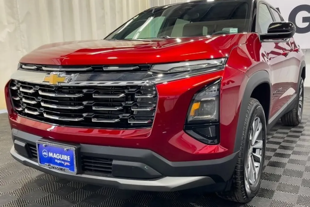 2026 Chevrolet Equinox LT photo 1
