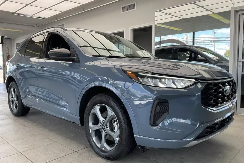 2023 Ford Escape ST-Line photo 1