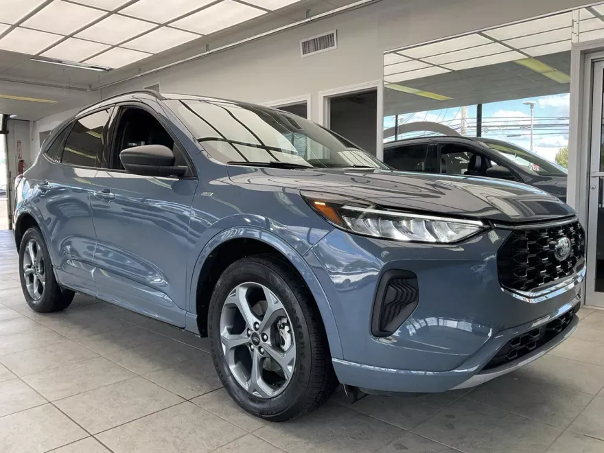 2023 Ford Escape ST-Line photo 1