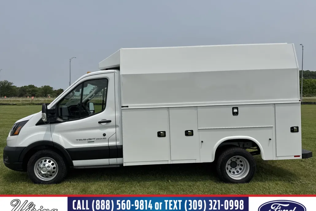 2024 Ford Transit Cutaway photo 1