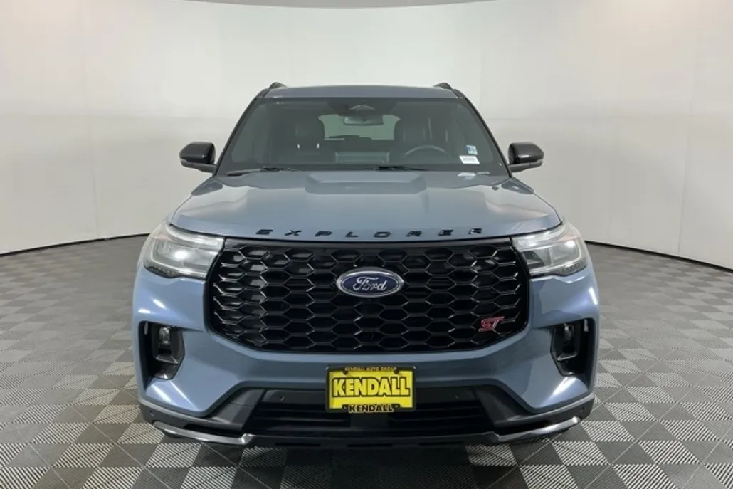 2025 Ford Explorer ST photo 1
