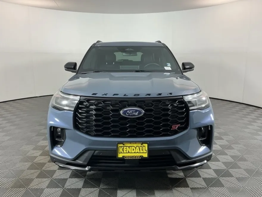 2025 Ford Explorer ST photo 1