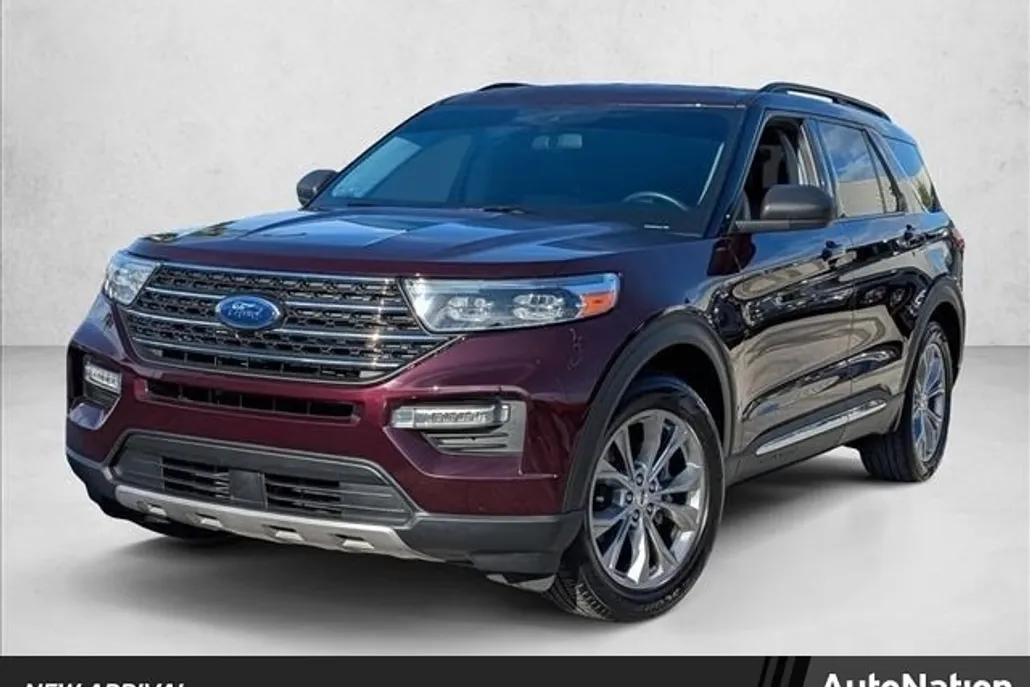 2022 Ford Explorer XLT photo 1