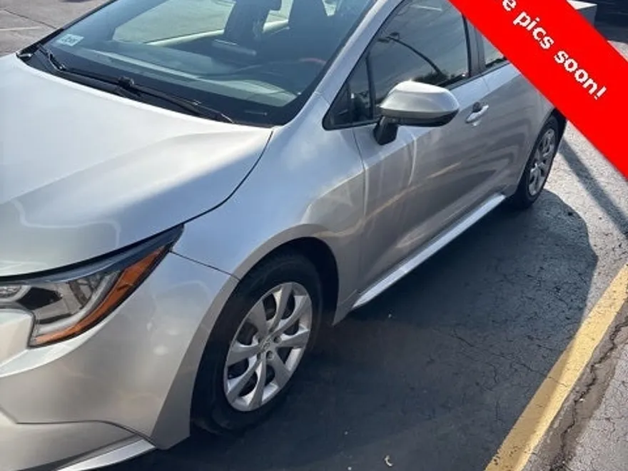 2022 Toyota Corolla LE photo 1