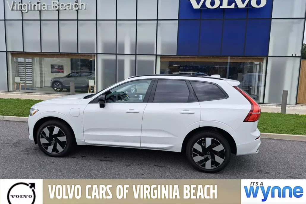 2025 Volvo XC60 Hybrid T8 photo 1