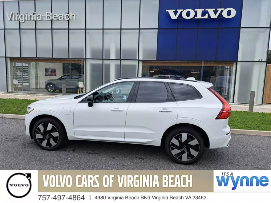 2025 Volvo XC60 Hybrid T8 photo 1