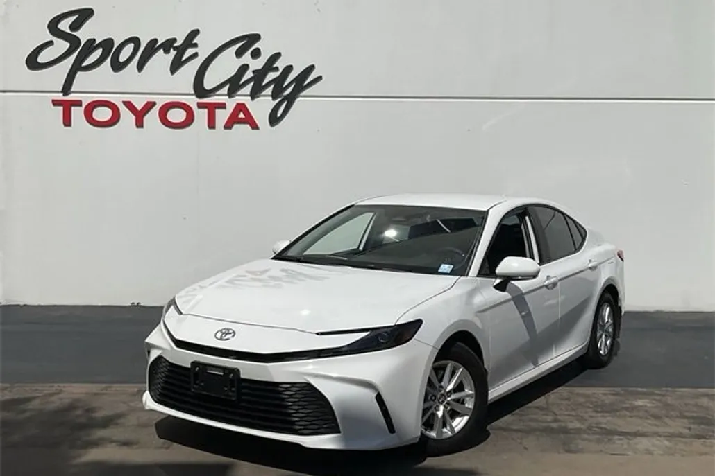2025 Toyota Camry LE photo 1