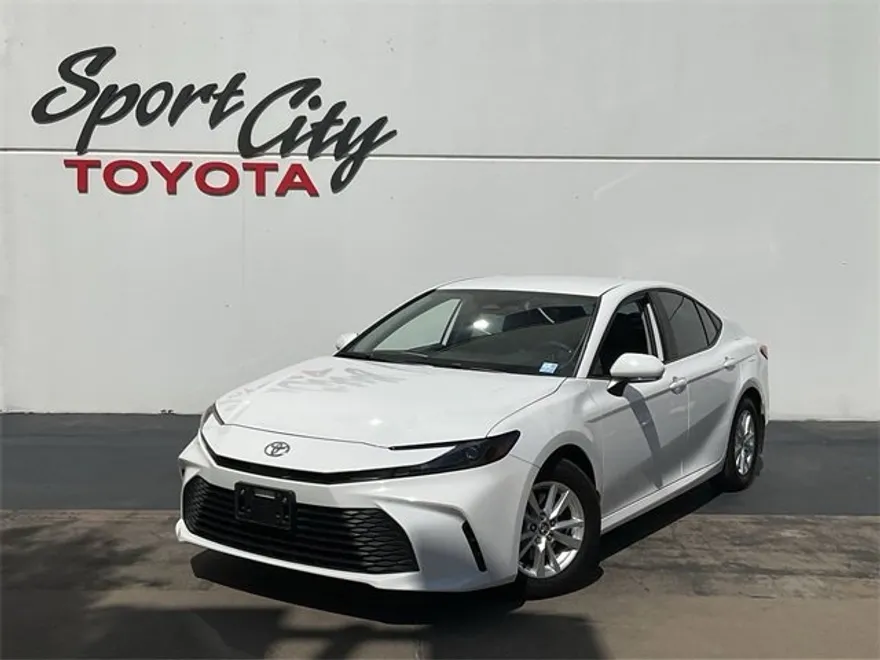 2025 Toyota Camry LE photo 1