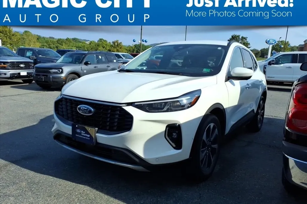2023 Ford Escape Hybrid Platinum photo 1
