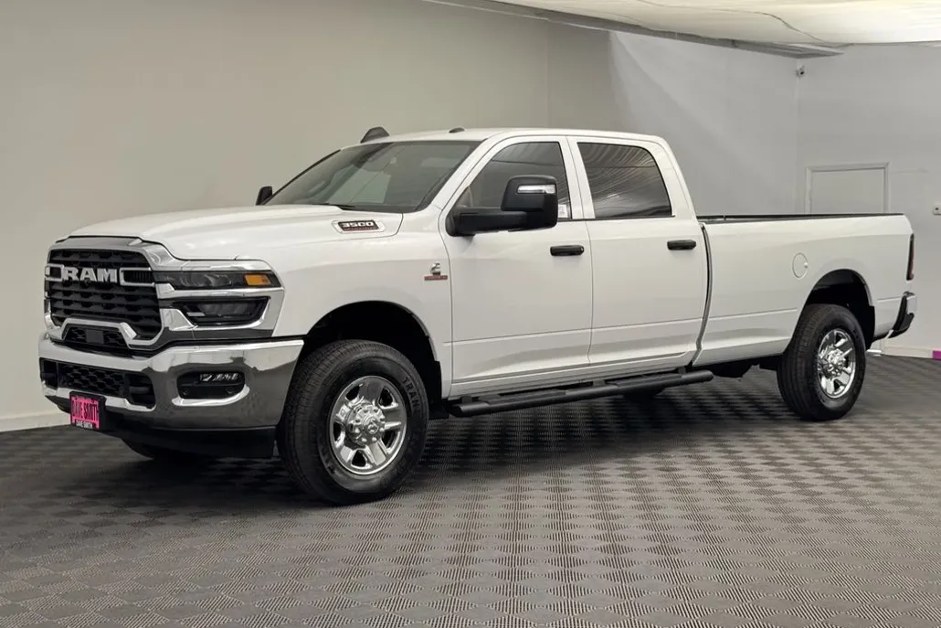 2025 Ram 3500 Tradesman photo 1
