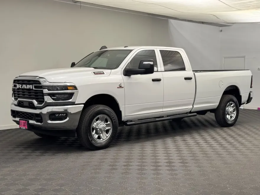 2025 Ram 3500 Tradesman photo 1