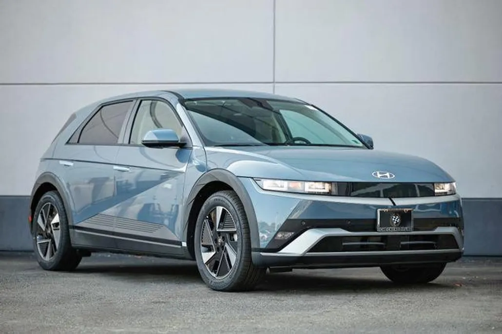 2025 Hyundai Ioniq 5 SE photo 1
