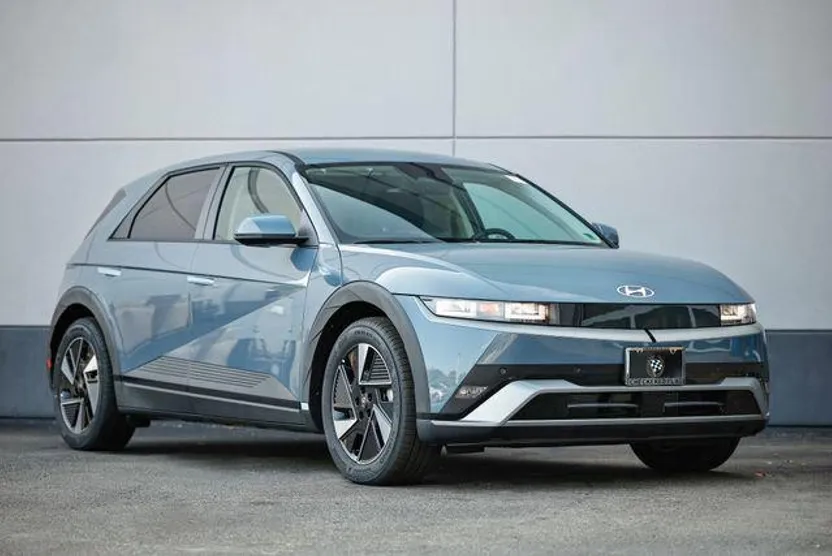 2025 Hyundai Ioniq 5 SE photo 1