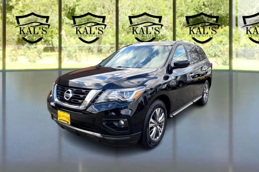 2020 Nissan Pathfinder SV photo 1