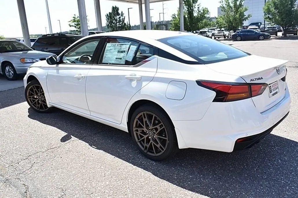 2025 Nissan Altima SR photo 1