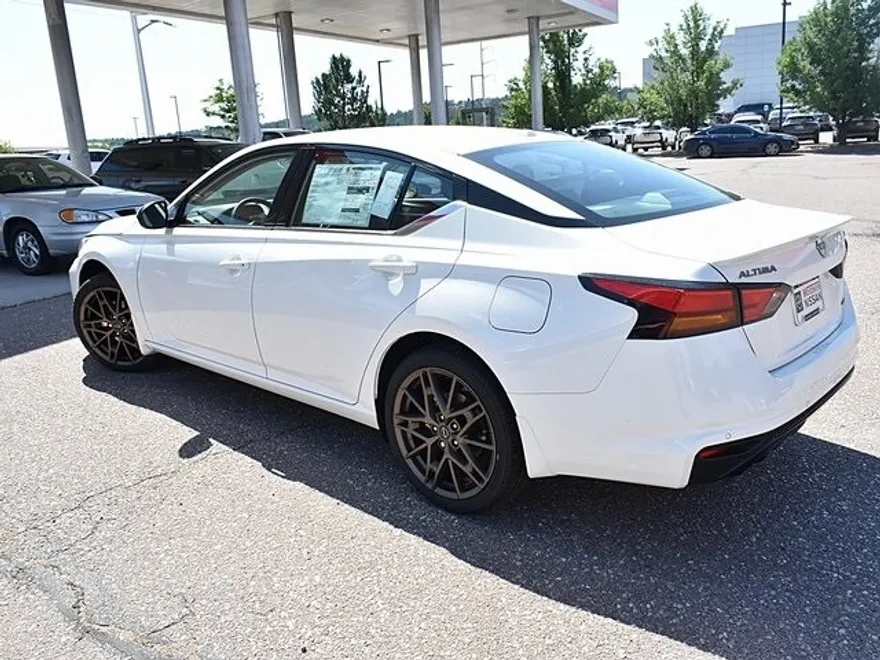 2025 Nissan Altima SR photo 1